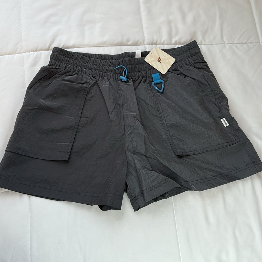 NWT Fabletics Heights Shimmer Cargo Short